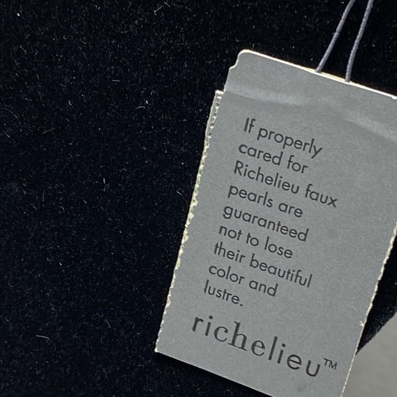 Vintage Richelieu Faux Pearl & Gold Tone Bracelet Close 7” - Picture 6 of 7